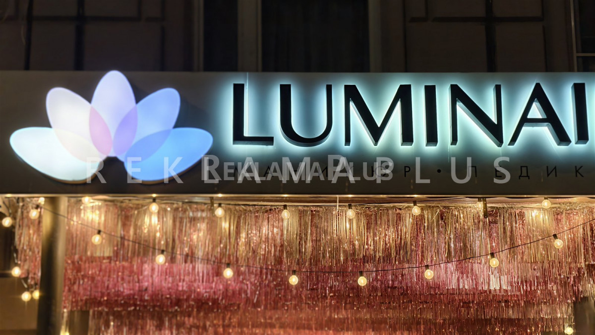 Световая вывеска для студии маникюра LUMINAIL